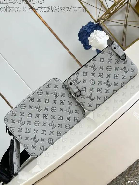 LOUIS MESSENGER TRIO VUITTON 0510